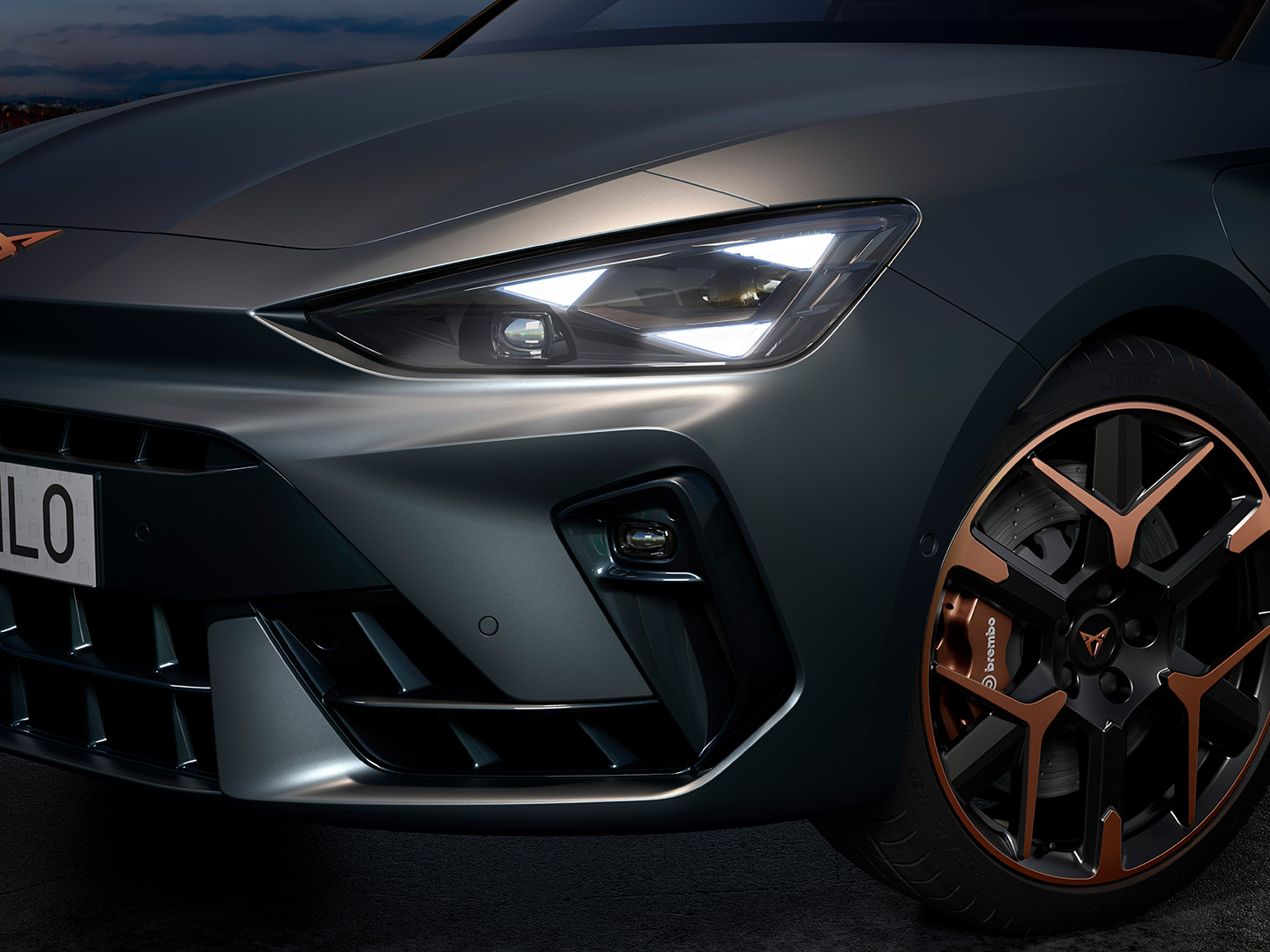 Gros plan avant de la CUPRA Leon, incluant les CUPRA Matrix LED.